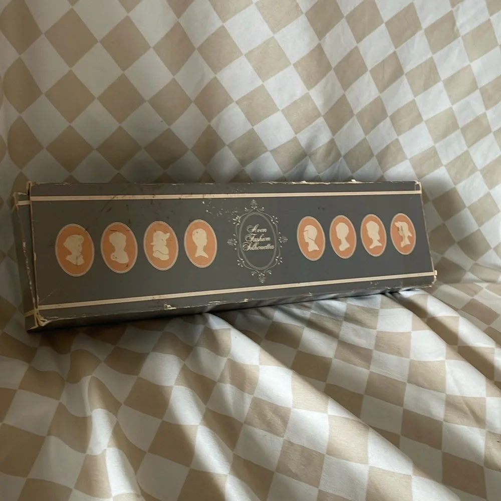 Vintage Avon Fashion Silhouettes w/ Display Rack - Picture 6 of 8